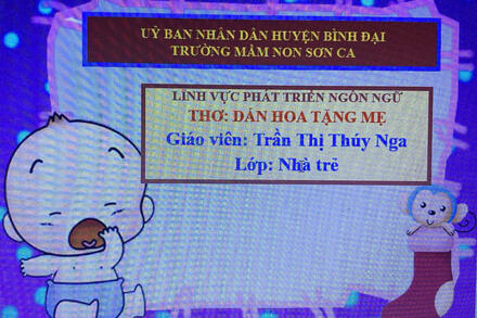 CHỦ ĐỀ: NHỮNG NGƯỜI THÂN YÊU CỦA BÉ,  LĨNH VỰC PHÁT TRIỂN NGÔN NGỮ THƠ: DÁN HOA TẶNG MẸ Giáo viên: Trần Thị Thúy Nga Lớp: Nhà trẻ