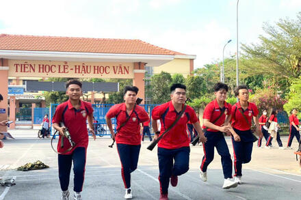 Bài 9: Chạy vũ trang
