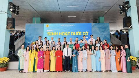 Rộn ràng ngày trở lại – Ấm áp lộc xuân đầu năm