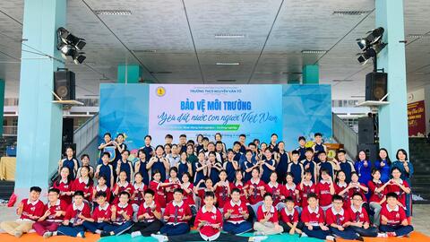 Bảo vệ môi trường là yêu đất nước và con người Việt Nam.