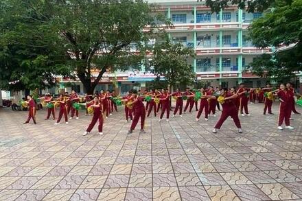 Bài Thể Dục Với Bông Tua