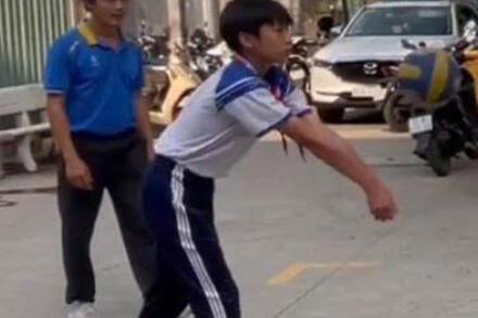 Kĩ thuật đệm bóng học Sinh lớp 9