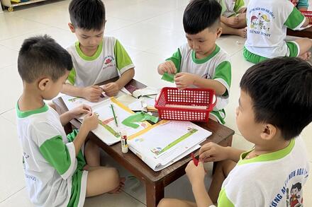 Xé dán cây xanh. Độ tuổi 5 -6 tuổi. Giáo viên : Nguyễn Thị Kim Ngân