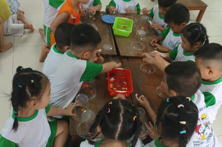 Hoạt động phát triển thẫm mỹ làm lồng đèn chồi 4