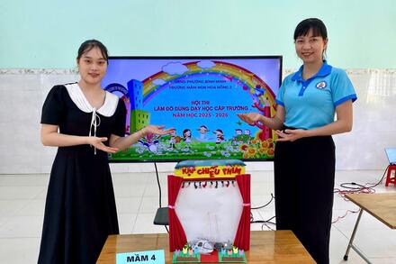 Lớp Mầm 4 tham gia Hội thi “Làm đồ dùng dạy học cấp trường” năm học 2024 – 2025 do Trường Mầm non Hoa Hồng 2 tổ chức.