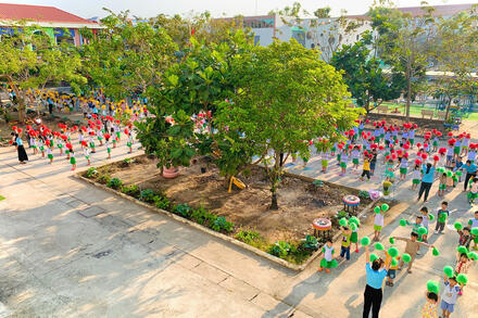 Lớp Mầm 2 Tham gia ngày hội " Thể dục thể thao "