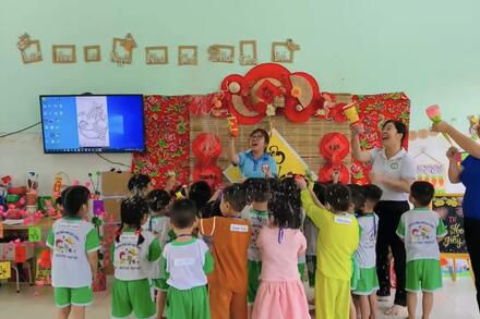 Tạo hình " Làm pháo hoa giấy"