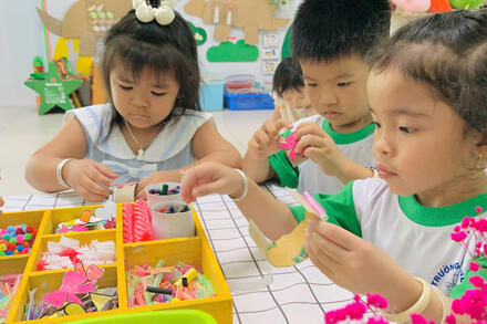 Hoạt động: Làm vòng tay