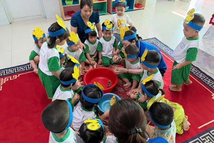 NHÀ TRẺ 1- HOẠT ĐỘNG NHẬN BIẾT TẬP NÓI CON GÀ CON VỊT.