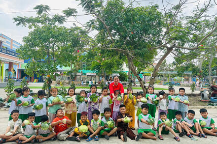 HOẠT ĐỘNG TRẢI NGHIỆM: THU HOẠCH BẮP CẢI – LỚP LÁ 4 🌿