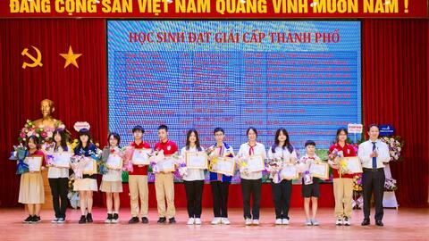 Quận Hai Bà Trưng tuyên dương các học sinh tiêu biểu
