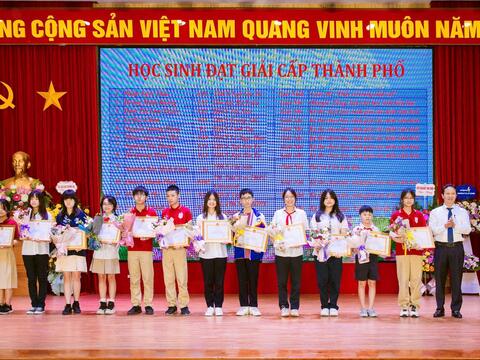 Quận Hai Bà Trưng tuyên dương các học sinh tiêu biểu