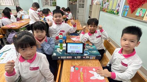 ỨNG DỤNG CÔNG NGHỆ TRONG DẠY HỌC - TỪ LỚP HỌC TRUYỀN THỐNG ĐẾN LỚP HỌC SỐ HOÁ